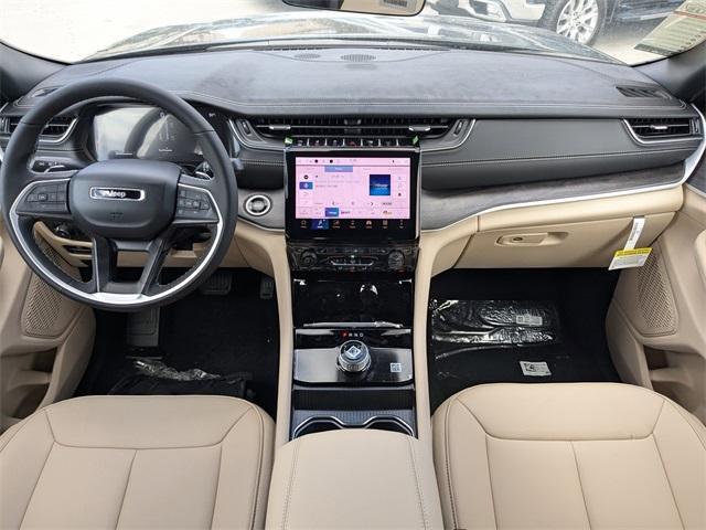 new 2025 Jeep Grand Cherokee car, priced at $37,495