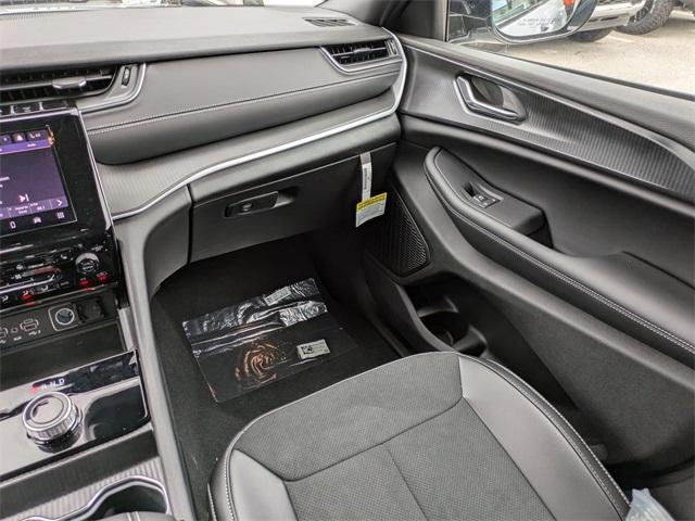 new 2025 Jeep Grand Cherokee car, priced at $37,375