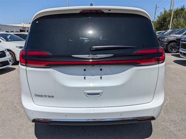 new 2025 Chrysler Pacifica car, priced at $35,934