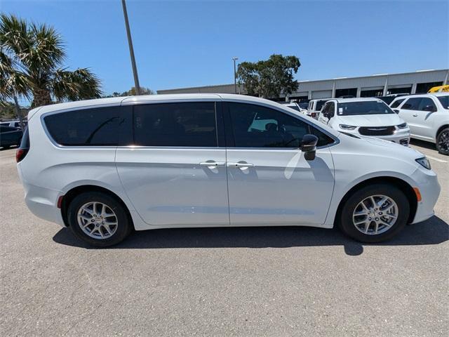 new 2025 Chrysler Pacifica car, priced at $35,934