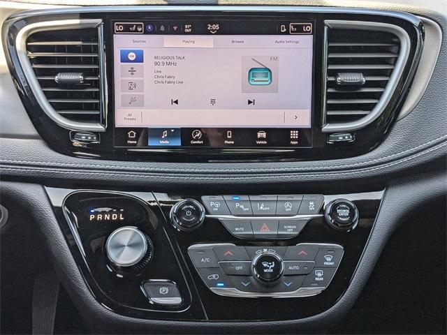 new 2025 Chrysler Pacifica car, priced at $35,934