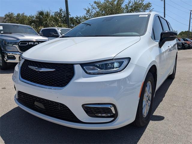 new 2025 Chrysler Pacifica car, priced at $35,934