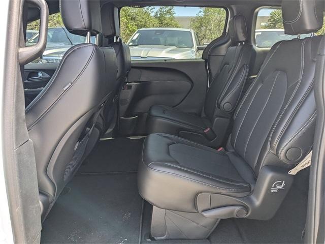 new 2025 Chrysler Pacifica car, priced at $35,934