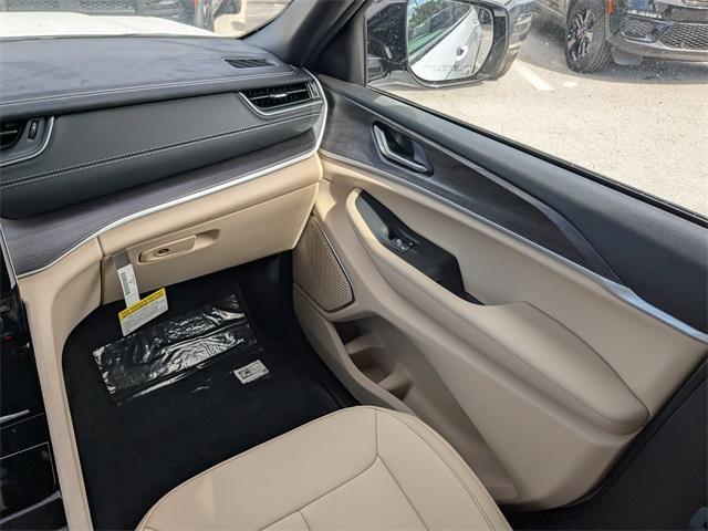 new 2025 Jeep Grand Cherokee car, priced at $40,995