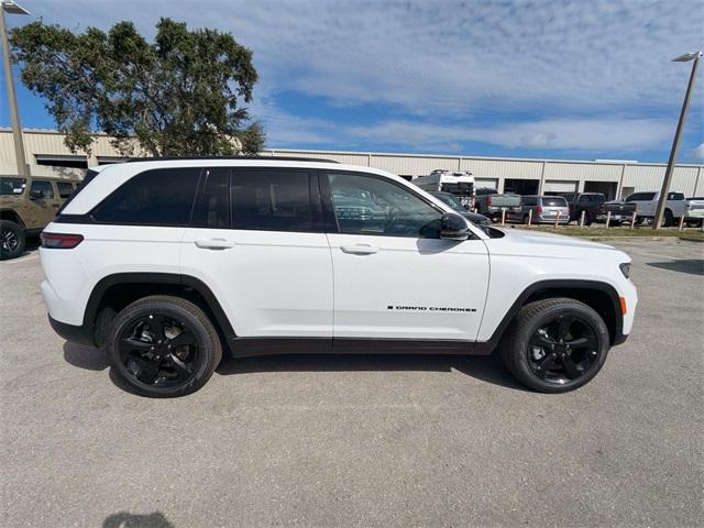 new 2025 Jeep Grand Cherokee car, priced at $40,995