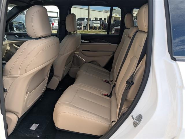 new 2025 Jeep Grand Cherokee car, priced at $40,995