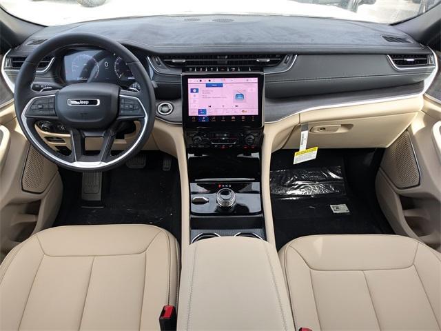 new 2025 Jeep Grand Cherokee car, priced at $40,995