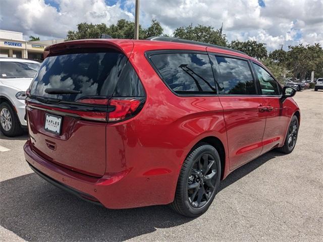 new 2024 Chrysler Pacifica car, priced at $41,935