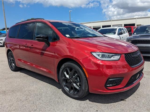 new 2024 Chrysler Pacifica car, priced at $41,935