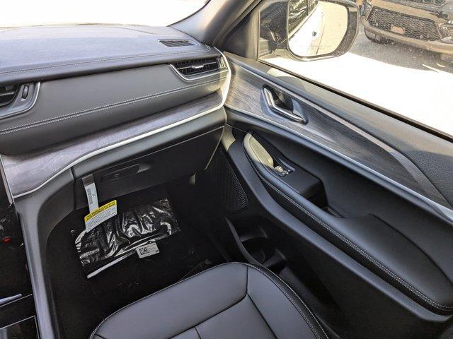 new 2025 Jeep Grand Cherokee car, priced at $39,918