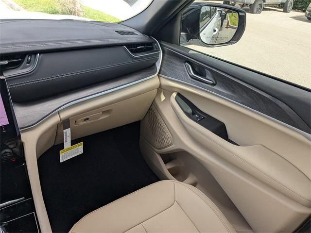 new 2025 Jeep Grand Cherokee car, priced at $36,946