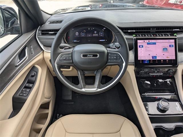 new 2025 Jeep Grand Cherokee car, priced at $44,160