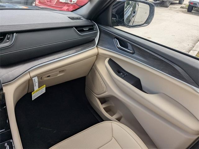 new 2025 Jeep Grand Cherokee car, priced at $44,160