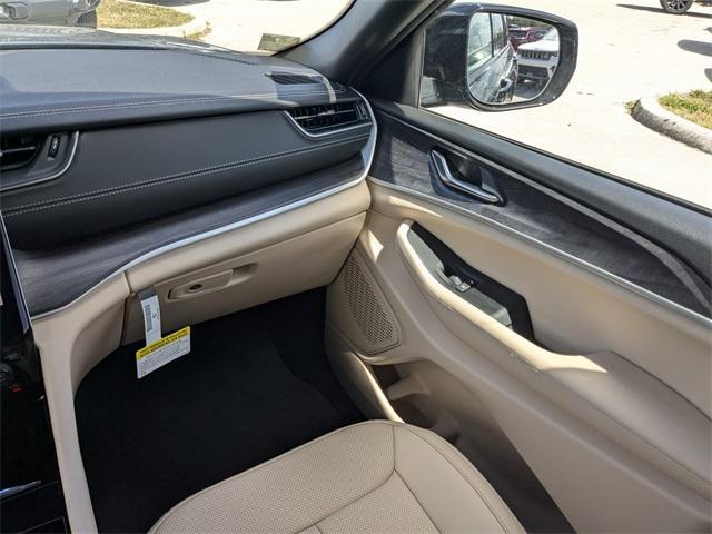 new 2025 Jeep Grand Cherokee car, priced at $47,960