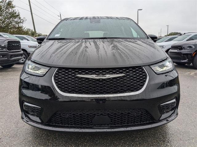 new 2025 Chrysler Pacifica car, priced at $39,925