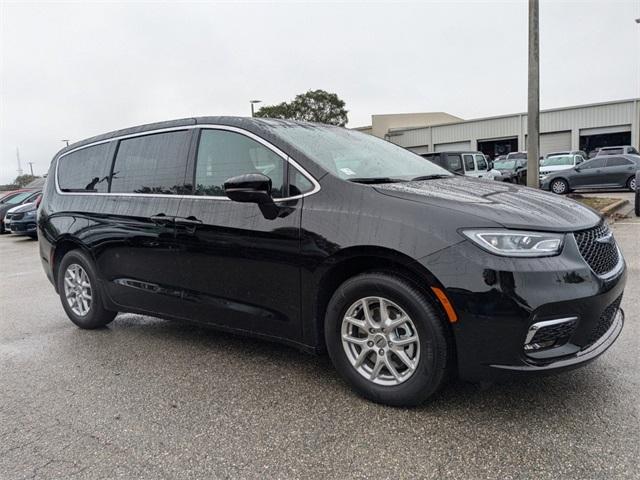 new 2025 Chrysler Pacifica car, priced at $39,925