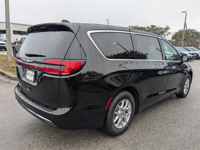 new 2025 Chrysler Pacifica car, priced at $39,925