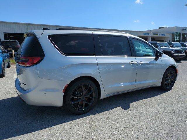 new 2024 Chrysler Pacifica car, priced at $44,910