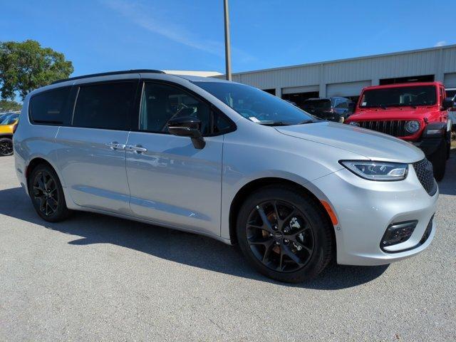 new 2024 Chrysler Pacifica car, priced at $44,910