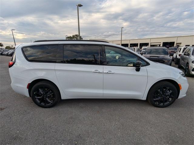 new 2025 Chrysler Pacifica car, priced at $49,940