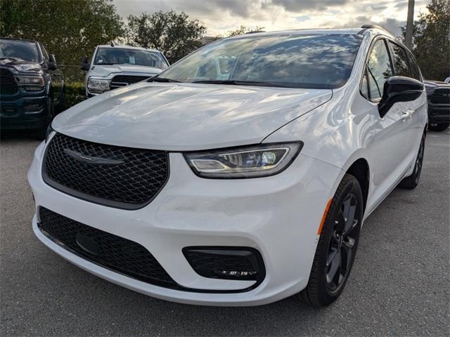 new 2025 Chrysler Pacifica car, priced at $49,940