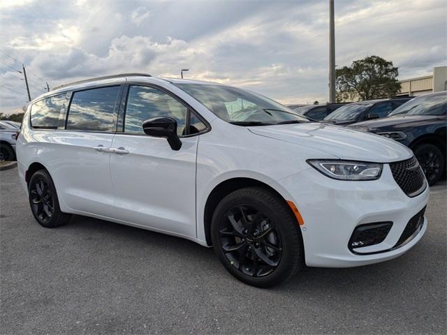 new 2025 Chrysler Pacifica car, priced at $49,940