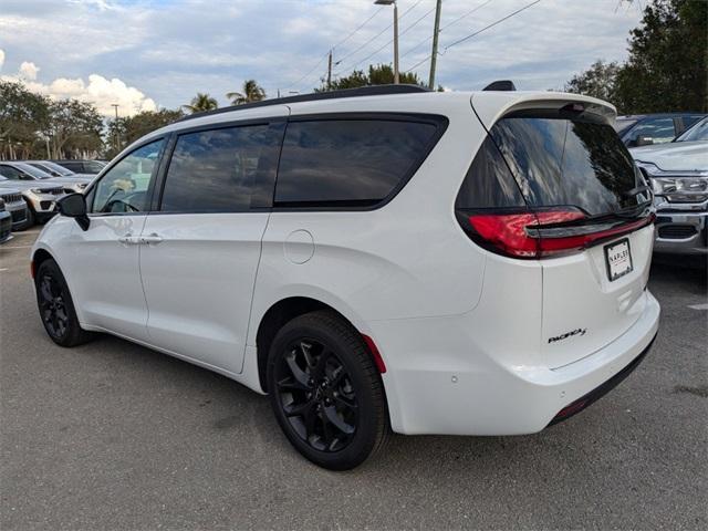 new 2025 Chrysler Pacifica car, priced at $49,940