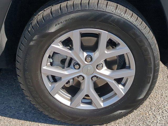 used 2022 Jeep Grand Cherokee car, priced at $25,492