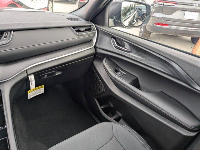 new 2025 Jeep Grand Cherokee car, priced at $31,920