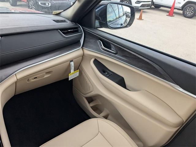 new 2025 Jeep Grand Cherokee car, priced at $37,495