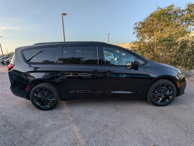 new 2025 Chrysler Pacifica car, priced at $51,540