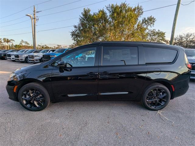 new 2025 Chrysler Pacifica car, priced at $51,540