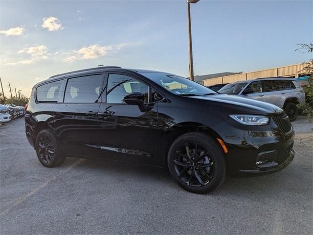 new 2025 Chrysler Pacifica car, priced at $51,540