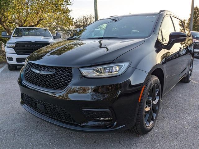 new 2025 Chrysler Pacifica car, priced at $51,540