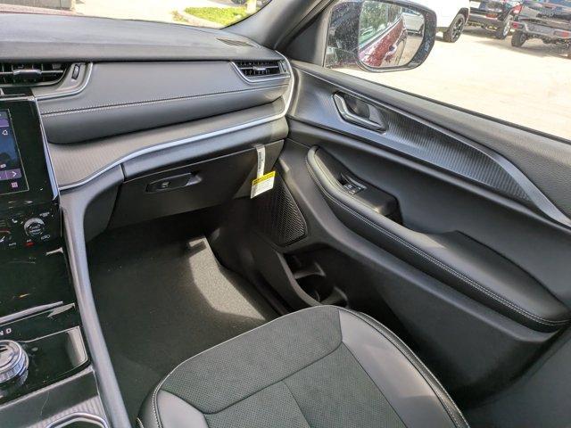 new 2025 Jeep Grand Cherokee car, priced at $37,875