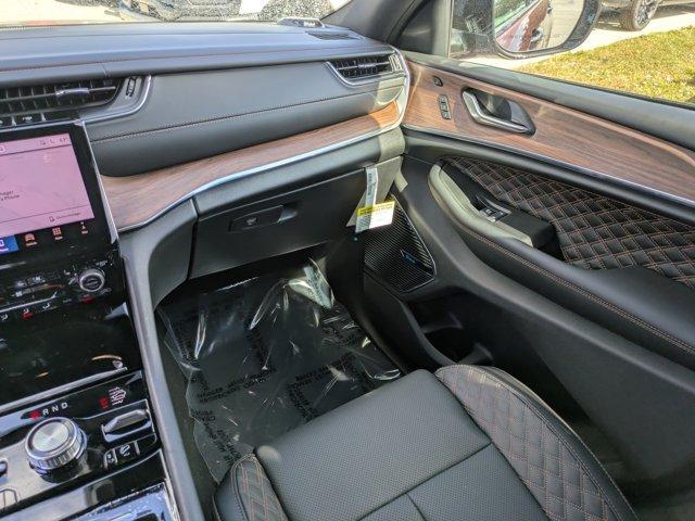 new 2025 Jeep Grand Cherokee car, priced at $59,985