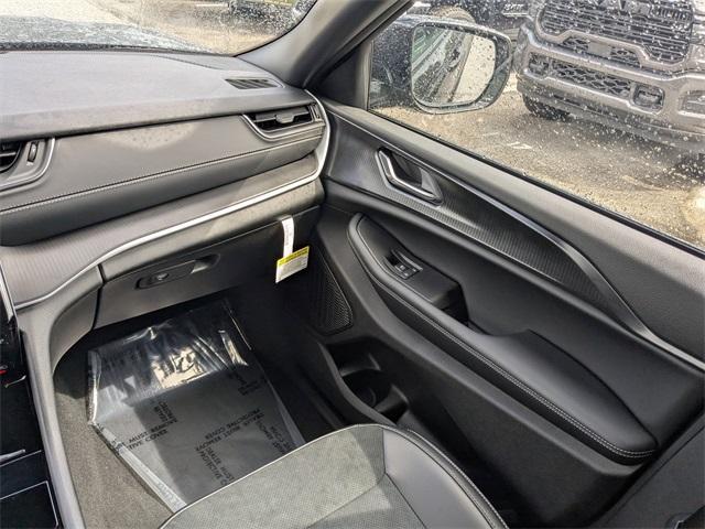 new 2025 Jeep Grand Cherokee car, priced at $37,475