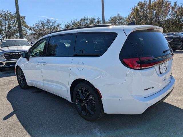 new 2025 Chrysler Pacifica car, priced at $46,545