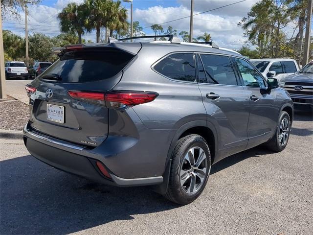 used 2022 Toyota Highlander car, priced at $34,492