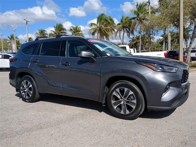 used 2022 Toyota Highlander car, priced at $34,492