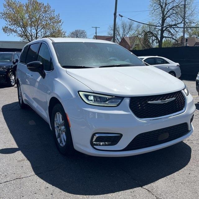 used 2024 Chrysler Pacifica car, priced at $36,491