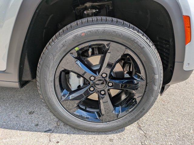 new 2025 Jeep Grand Cherokee car, priced at $45,660