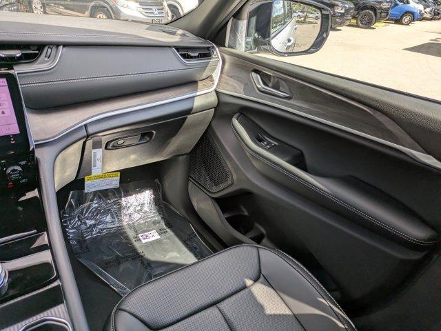 new 2025 Jeep Grand Cherokee car, priced at $45,660