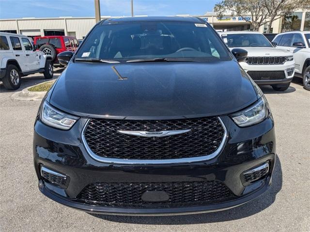 new 2025 Chrysler Pacifica car, priced at $43,920