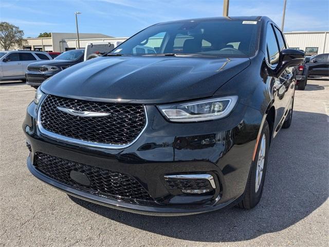 new 2025 Chrysler Pacifica car, priced at $43,920