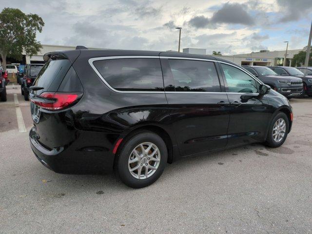 new 2024 Chrysler Pacifica car, priced at $36,950