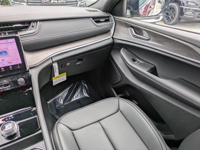 new 2025 Jeep Grand Cherokee car, priced at $42,560