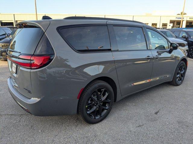 new 2025 Chrysler Pacifica car, priced at $52,935