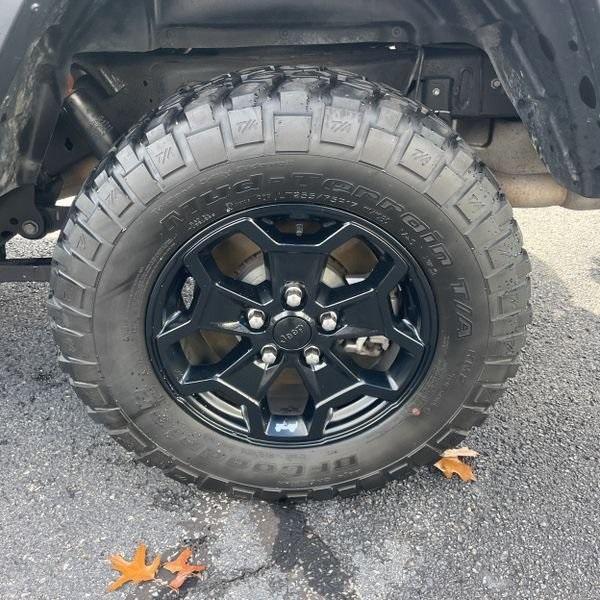 used 2022 Jeep Gladiator car, priced at $29,992