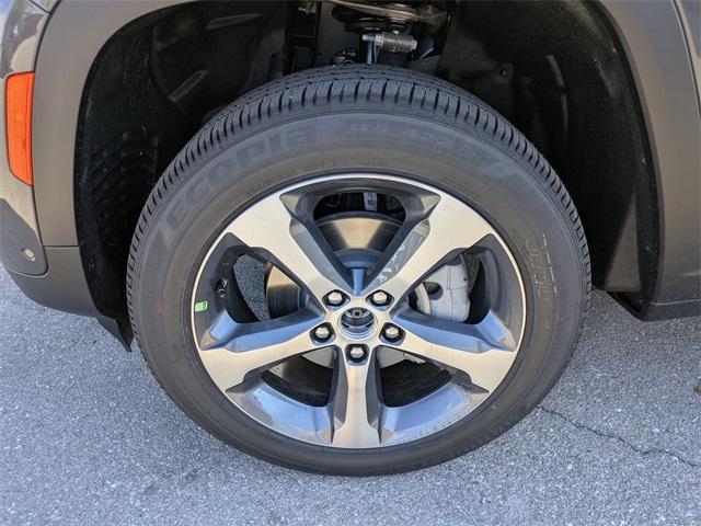 new 2025 Jeep Grand Cherokee car, priced at $43,960